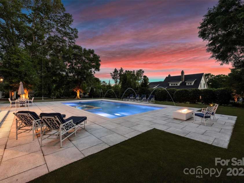 5806 Bentway Drive, Charlotte, NC 28226.  MLS# CAR4256048, YatesRealty ID 14015. 