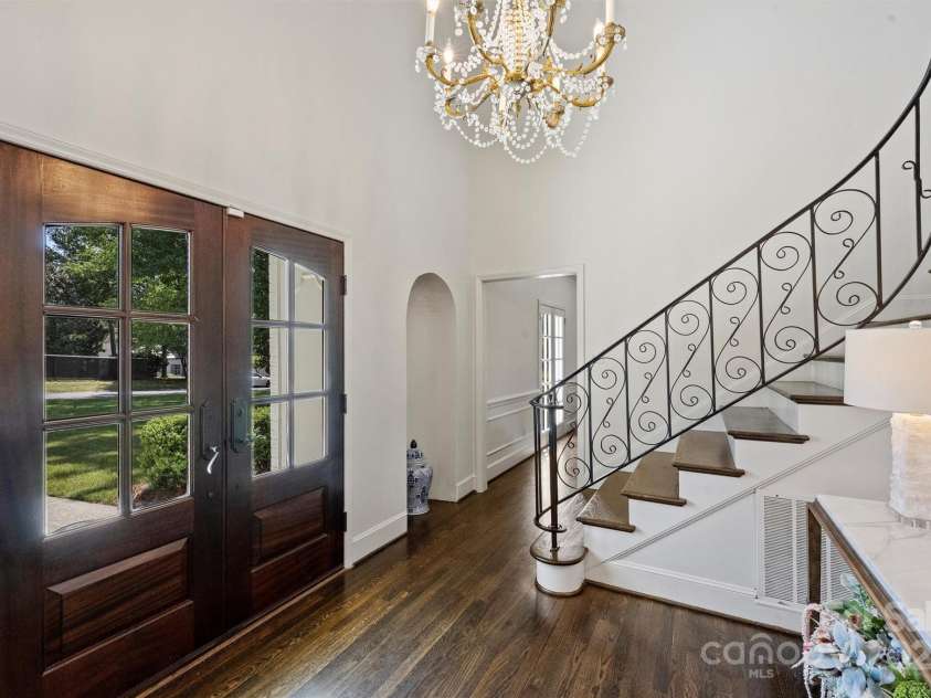 5806 Bentway Drive, Charlotte, NC 28226.  MLS# CAR4256048, YatesRealty ID 14015. 
