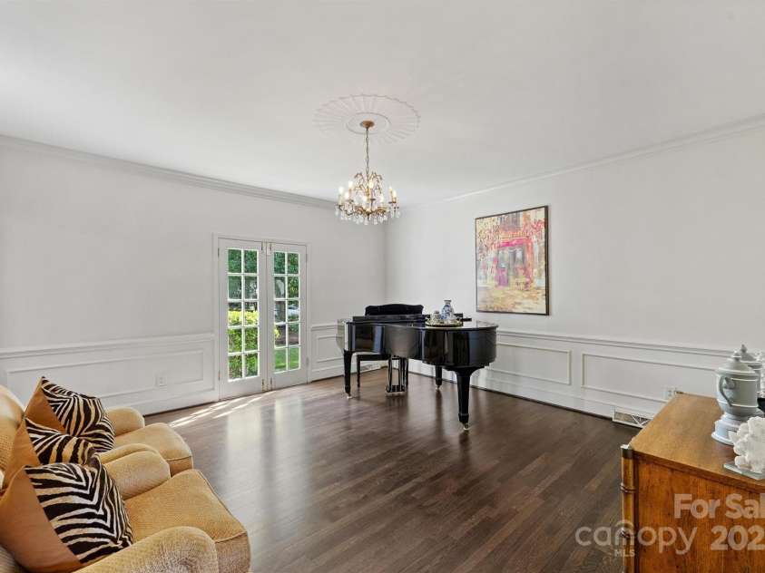 5806 Bentway Drive, Charlotte, NC 28226.  MLS# CAR4256048, YatesRealty ID 14015. 