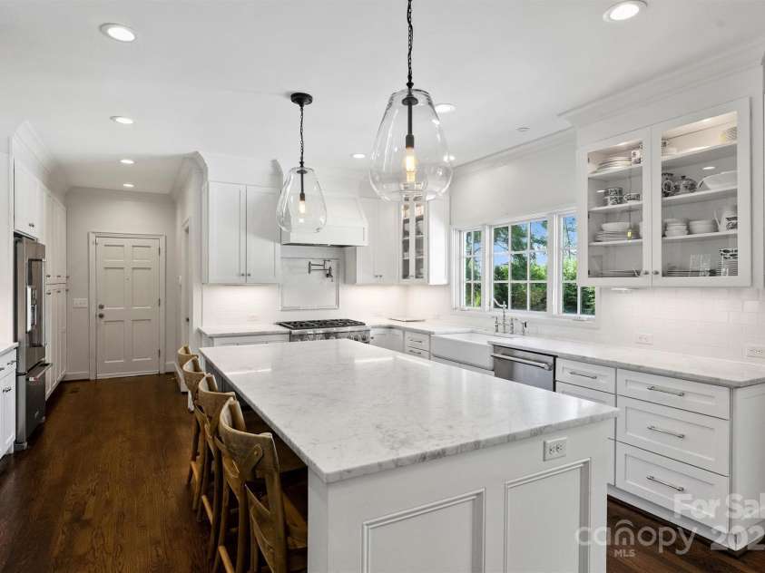 5806 Bentway Drive, Charlotte, NC 28226.  MLS# CAR4256048, YatesRealty ID 14015. 