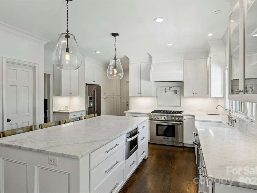 5806 Bentway Drive, Charlotte, NC 28226.  MLS# CAR4256048, YatesRealty ID 14015. 