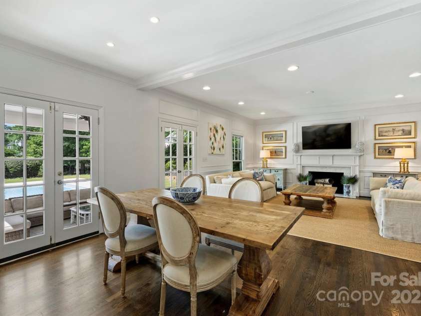 5806 Bentway Drive, Charlotte, NC 28226.  MLS# CAR4256048, YatesRealty ID 14015. 