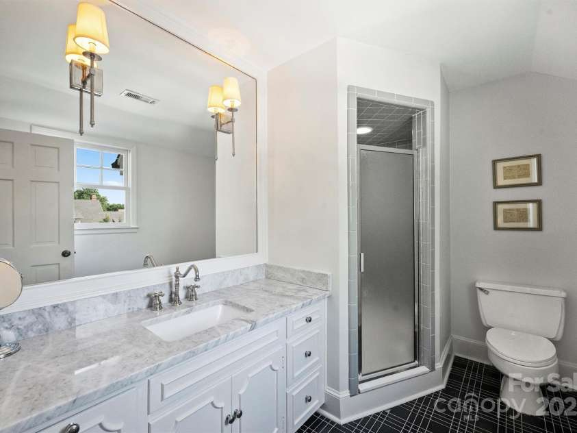 5806 Bentway Drive, Charlotte, NC 28226.  MLS# CAR4256048, YatesRealty ID 14015. 