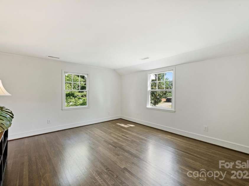 5806 Bentway Drive, Charlotte, NC 28226.  MLS# CAR4256048, YatesRealty ID 14015. 
