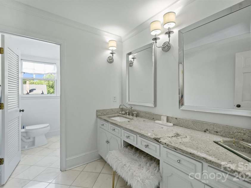 5806 Bentway Drive, Charlotte, NC 28226.  MLS# CAR4256048, YatesRealty ID 14015. 
