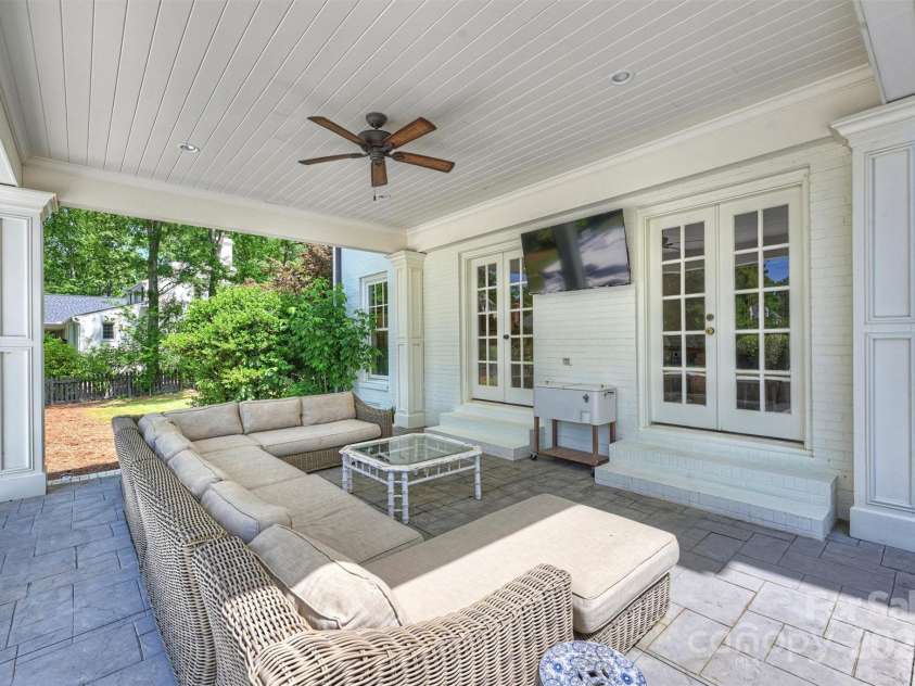 5806 Bentway Drive, Charlotte, NC 28226.  MLS# CAR4256048, YatesRealty ID 14015. 