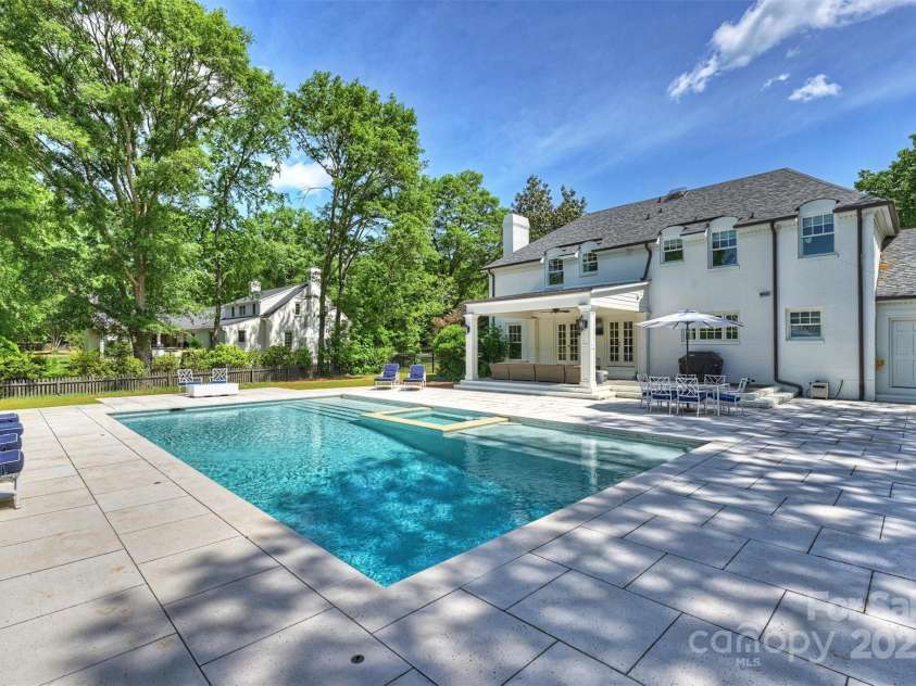 5806 Bentway Drive, Charlotte, NC 28226.  MLS# CAR4256048, YatesRealty ID 14015. 