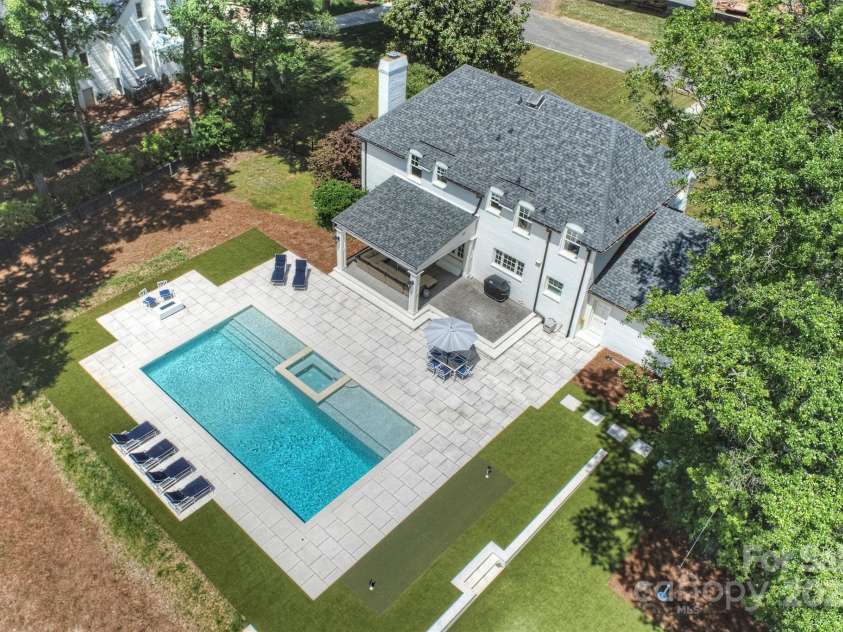 5806 Bentway Drive, Charlotte, NC 28226.  MLS# CAR4256048, YatesRealty ID 14015. 
