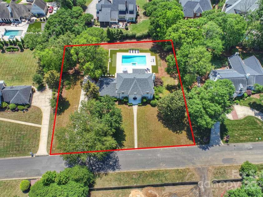 5806 Bentway Drive, Charlotte, NC 28226.  MLS# CAR4256048, YatesRealty ID 14015. 