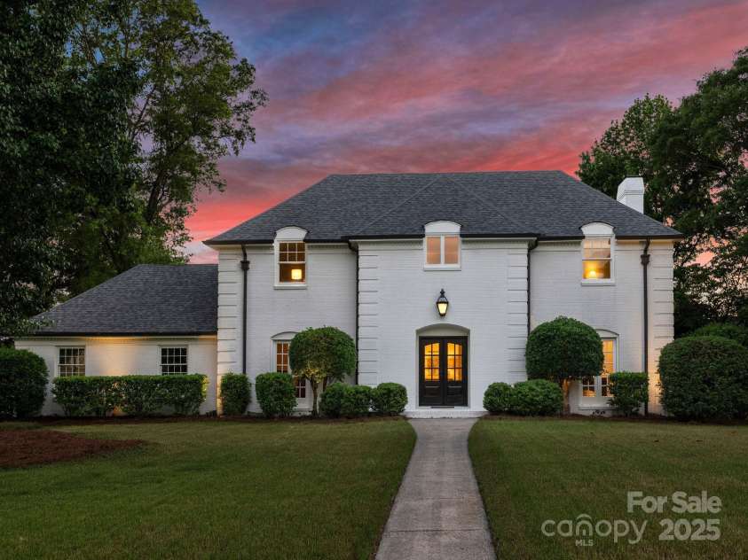 5806 Bentway Drive, Charlotte, NC 28226.  MLS# CAR4256048, YatesRealty ID 14015. 