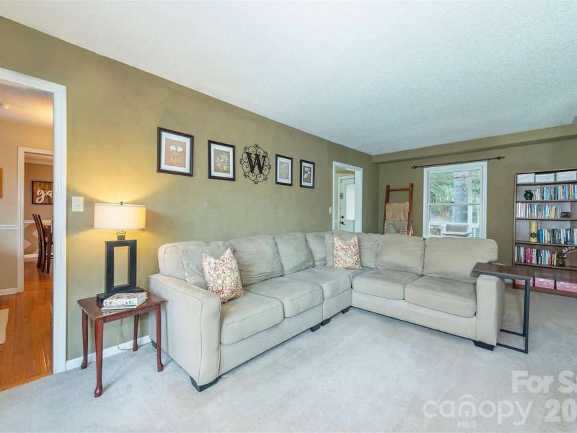46 Foxberry Drive, Arden, NC 28704.  MLS# CAR4341597, YatesRealty ID 14016. 