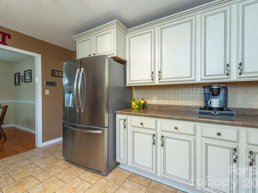 46 Foxberry Drive, Arden, NC 28704.  MLS# CAR4341597, YatesRealty ID 14016. 
