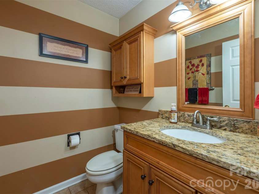 46 Foxberry Drive, Arden, NC 28704.  MLS# CAR4341597, YatesRealty ID 14016. 