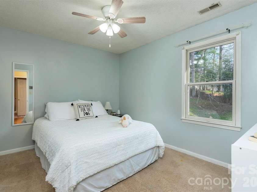 46 Foxberry Drive, Arden, NC 28704.  MLS# CAR4341597, YatesRealty ID 14016. 