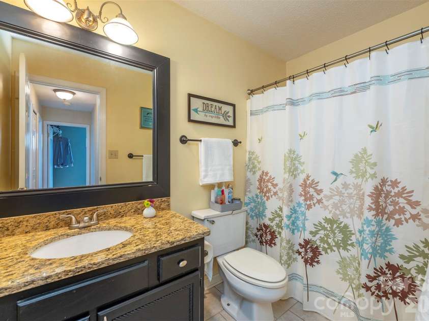 46 Foxberry Drive, Arden, NC 28704.  MLS# CAR4341597, YatesRealty ID 14016. 