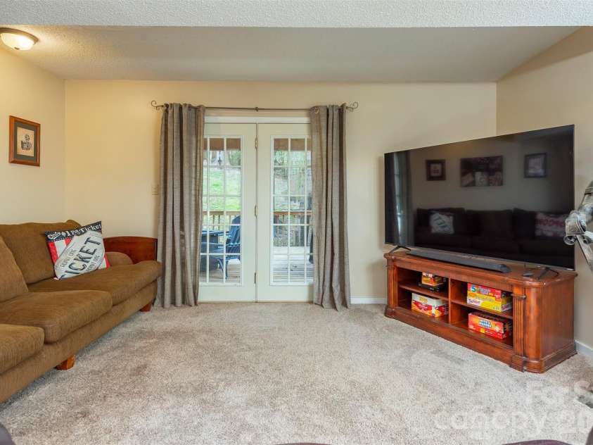 46 Foxberry Drive, Arden, NC 28704.  MLS# CAR4341597, YatesRealty ID 14016. .