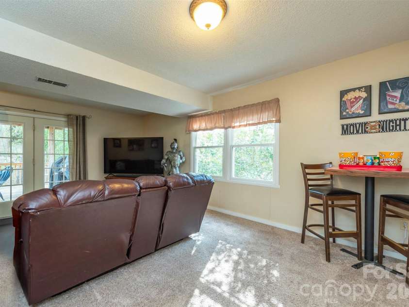 46 Foxberry Drive, Arden, NC 28704.  MLS# CAR4341597, YatesRealty ID 14016. 