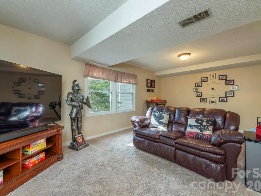 46 Foxberry Drive, Arden, NC 28704.  MLS# CAR4341597, YatesRealty ID 14016. 