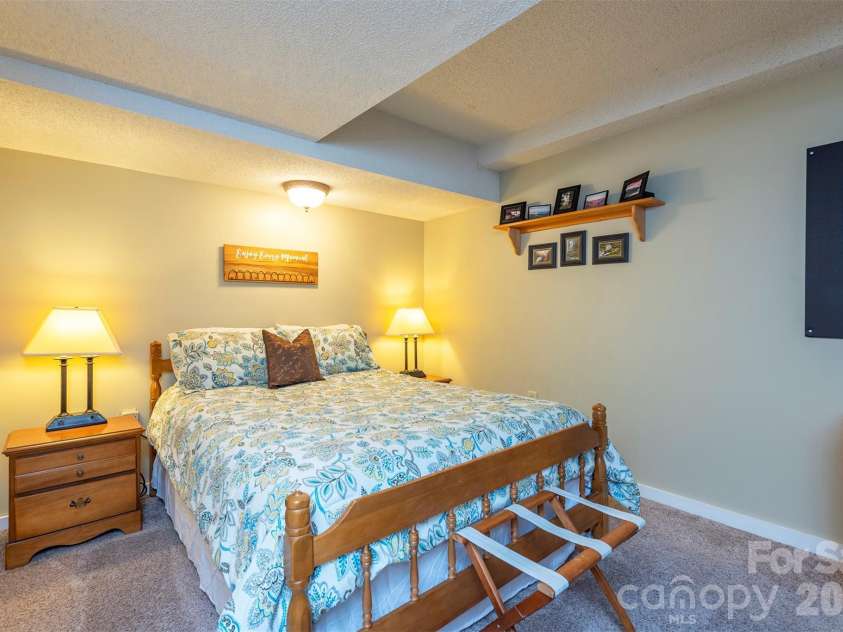46 Foxberry Drive, Arden, NC 28704.  MLS# CAR4341597, YatesRealty ID 14016. 