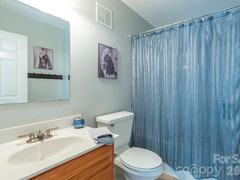 46 Foxberry Drive, Arden, NC 28704.  MLS# CAR4341597, YatesRealty ID 14016. 