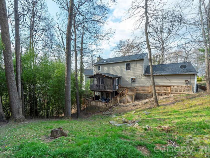 46 Foxberry Drive, Arden, NC 28704.  MLS# CAR4341597, YatesRealty ID 14016. 