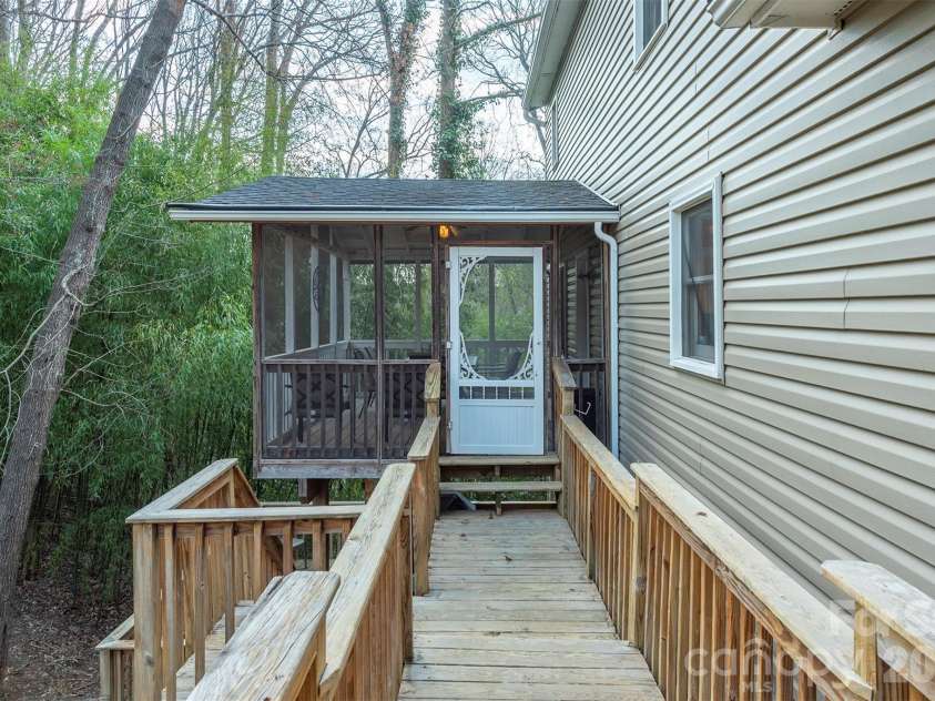 46 Foxberry Drive, Arden, NC 28704.  MLS# CAR4341597, YatesRealty ID 14016. 