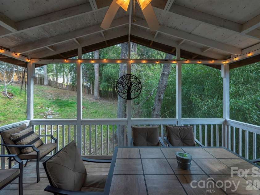 46 Foxberry Drive, Arden, NC 28704.  MLS# CAR4341597, YatesRealty ID 14016. 