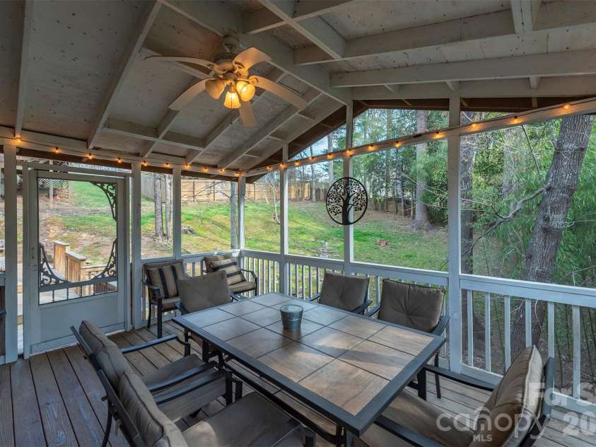 46 Foxberry Drive, Arden, NC 28704.  MLS# CAR4341597, YatesRealty ID 14016. 