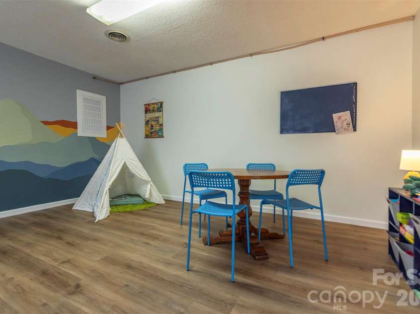 46 Foxberry Drive, Arden, NC 28704.  MLS# CAR4341597, YatesRealty ID 14016. .