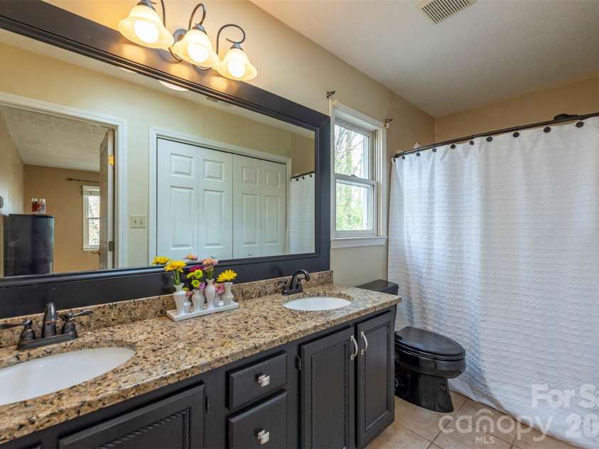 46 Foxberry Drive, Arden, NC 28704.  MLS# CAR4341597, YatesRealty ID 14016. Bathroom