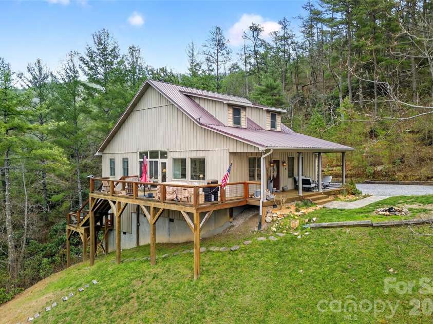 182 Baby Fox Drive, Marion, NC 28752.  MLS# CAR4359014, YatesRealty ID 14017. 