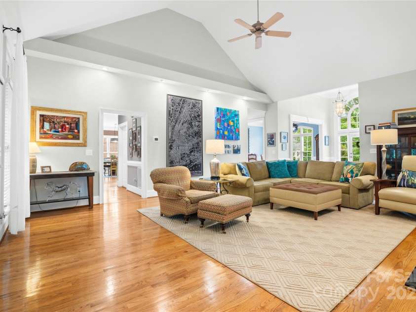 3420 Maryhurst Lane, Charlotte, NC 28226.  MLS# CAR4250139, YatesRealty ID 14019. 