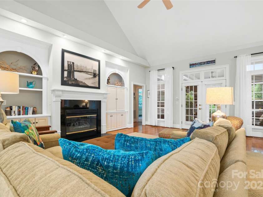 3420 Maryhurst Lane, Charlotte, NC 28226.  MLS# CAR4250139, YatesRealty ID 14019. 