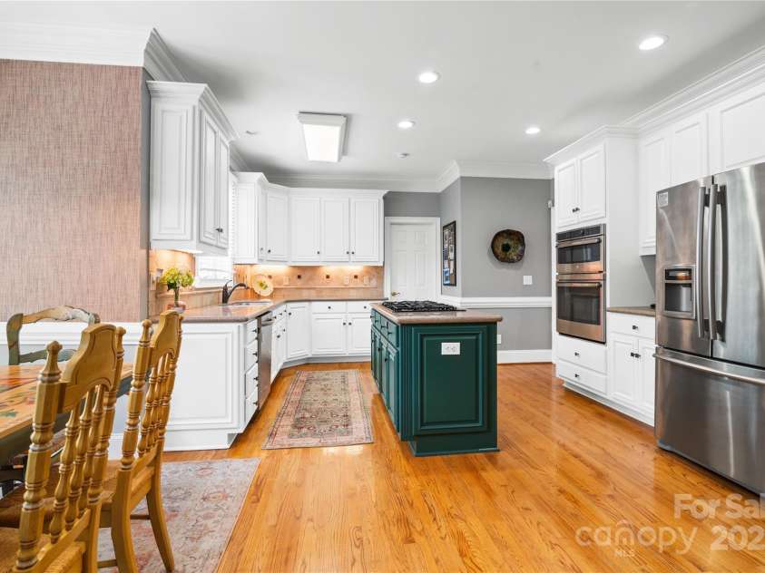 3420 Maryhurst Lane, Charlotte, NC 28226.  MLS# CAR4250139, YatesRealty ID 14019. 