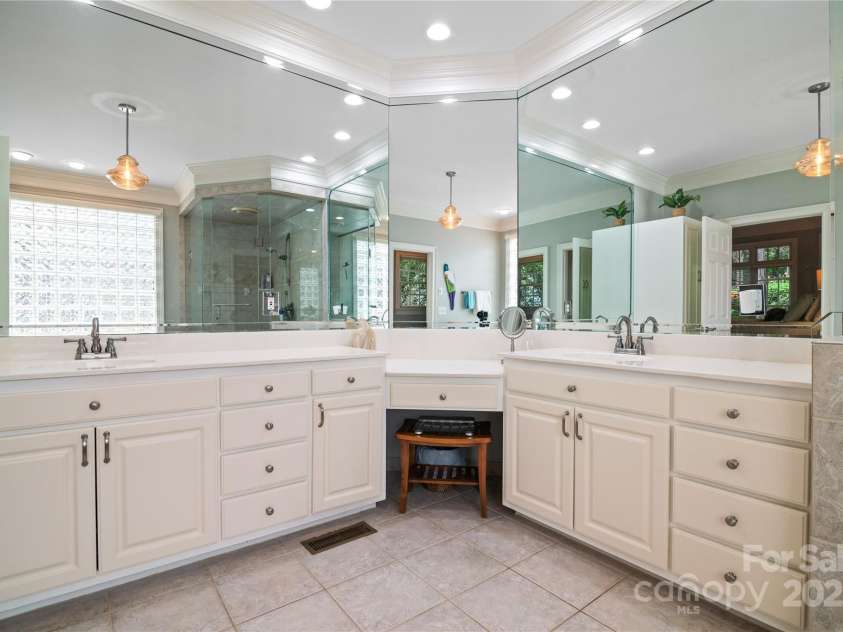 3420 Maryhurst Lane, Charlotte, NC 28226.  MLS# CAR4250139, YatesRealty ID 14019. 