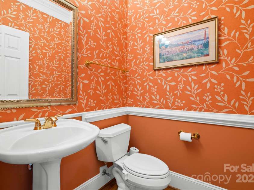 3420 Maryhurst Lane, Charlotte, NC 28226.  MLS# CAR4250139, YatesRealty ID 14019. First floor powder room