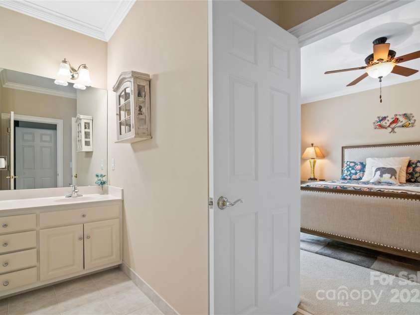 3420 Maryhurst Lane, Charlotte, NC 28226.  MLS# CAR4250139, YatesRealty ID 14019. Office/bedroom 4