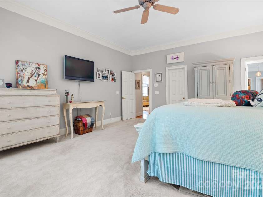 3420 Maryhurst Lane, Charlotte, NC 28226.  MLS# CAR4250139, YatesRealty ID 14019. Primary Bedroom