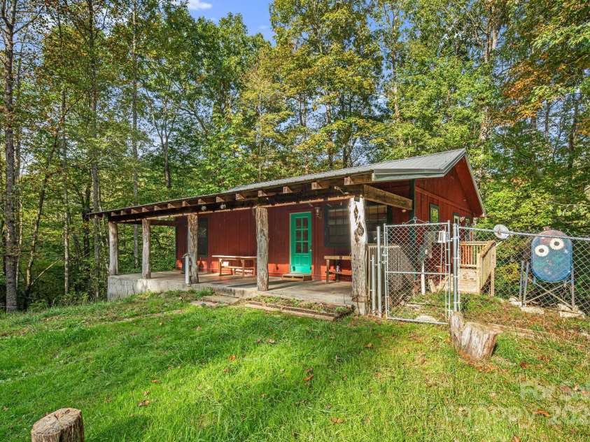 206 Willow Lane, Rosman, NC 28772.  MLS# CAR4290830, YatesRealty ID 1402. 206 Willow Ln