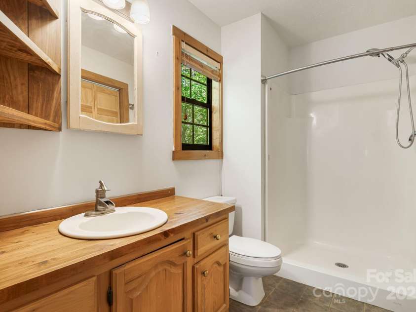 206 Willow Lane, Rosman, NC 28772.  MLS# CAR4290830, YatesRealty ID 1402. Bathroom #1