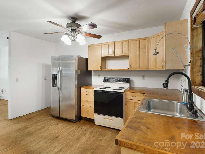 206 Willow Lane, Rosman, NC 28772.  MLS# CAR4290830, YatesRealty ID 1402. Room is virtually staged