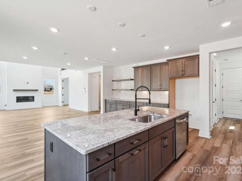 604 Hyder Trail, Tega Cay, SC 29708.  MLS# CAR4214719, YatesRealty ID 1402. Kitchen