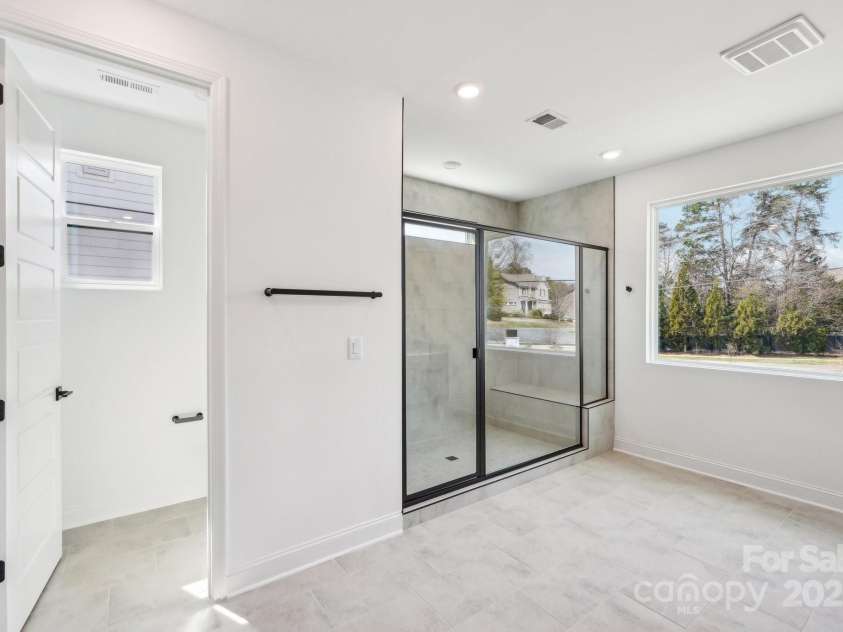 604 Hyder Trail, Tega Cay, SC 29708.  MLS# CAR4214719, YatesRealty ID 1402. Primary Bath