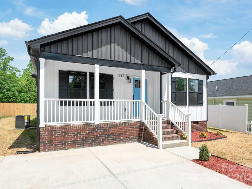 640 Central Drive, Concord, NC 28027.  MLS# CAR4251156, YatesRealty ID 14022. 