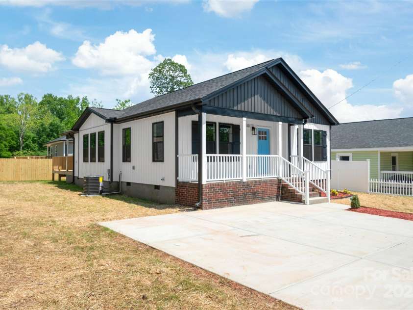 640 Central Drive, Concord, NC 28027.  MLS# CAR4251156, YatesRealty ID 14022. 