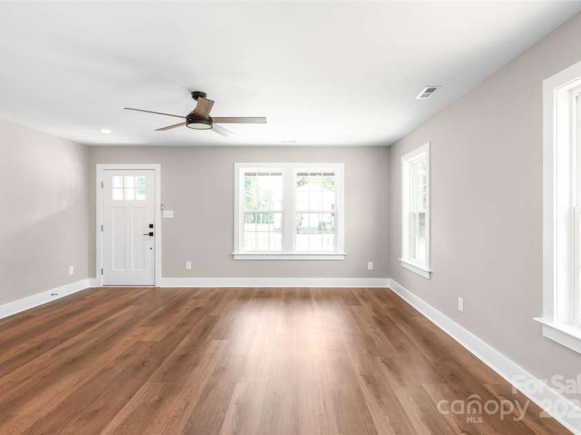 640 Central Drive, Concord, NC 28027.  MLS# CAR4251156, YatesRealty ID 14022. 