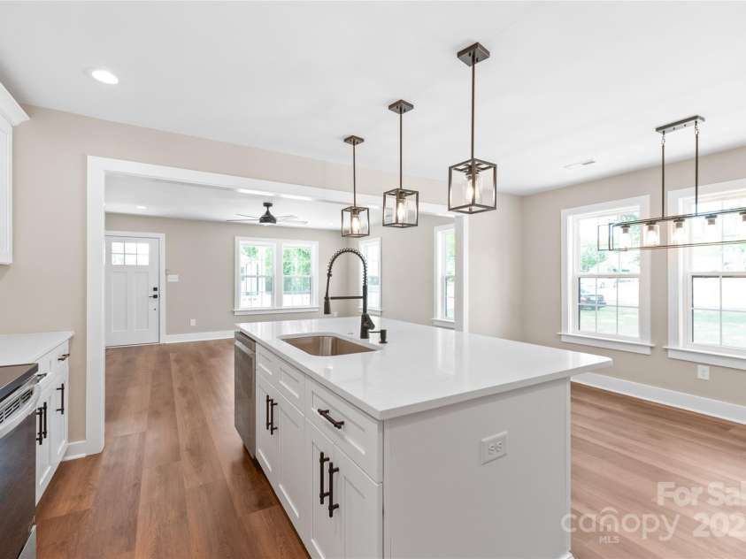 640 Central Drive, Concord, NC 28027.  MLS# CAR4251156, YatesRealty ID 14022. 