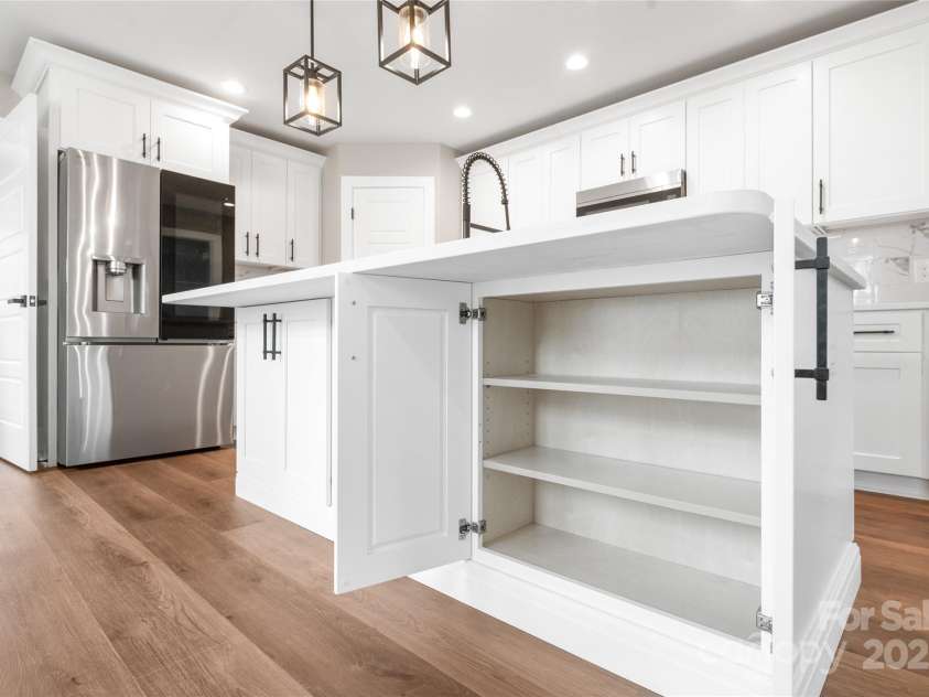 640 Central Drive, Concord, NC 28027.  MLS# CAR4251156, YatesRealty ID 14022. 