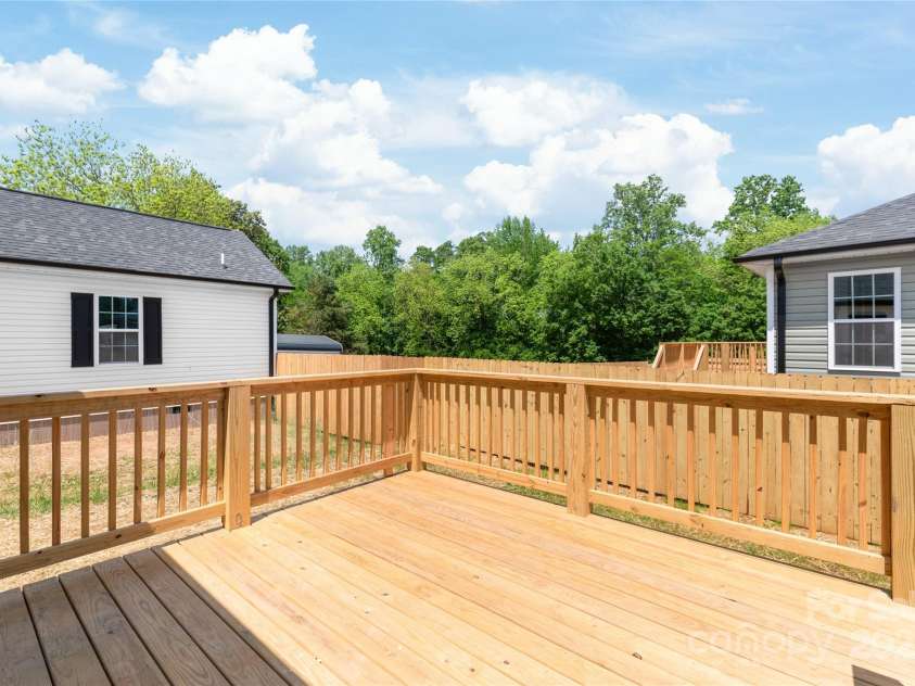 640 Central Drive, Concord, NC 28027.  MLS# CAR4251156, YatesRealty ID 14022. 