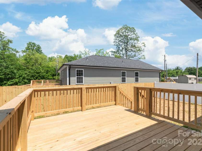 640 Central Drive, Concord, NC 28027.  MLS# CAR4251156, YatesRealty ID 14022. 